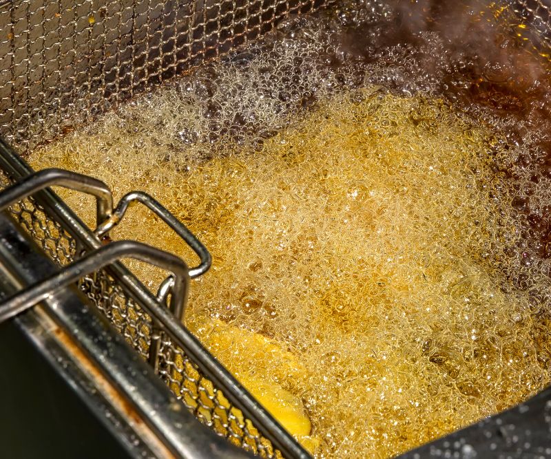 Lire la suite à propos de l’article Pourquoi l’huile de friture mousse : Friteuse qui mousse