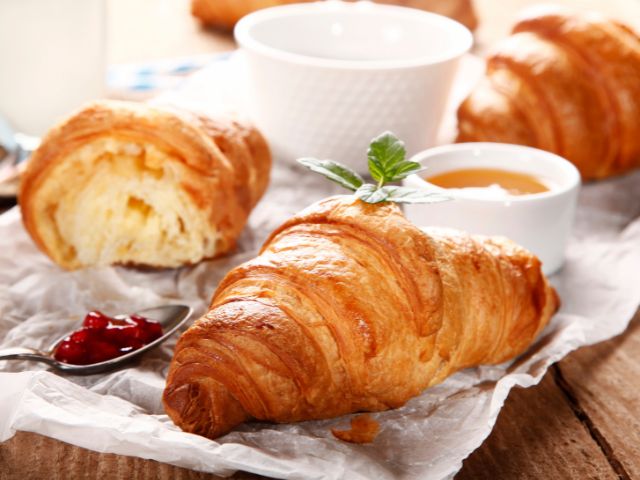 Lire la suite à propos de l’article Croissants Dans la Friteuse à Air: Cuits et Délicieux